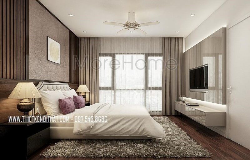 Cửa kính lớn cùng rèm 2 lớp giúp không gian luôn thông thoáng bên cạnh đó, đồ nội thất hiện đại sang trọng càng làm tăng thêm sự sang trọng, đẳng cấp cho phòng ngủ master.
